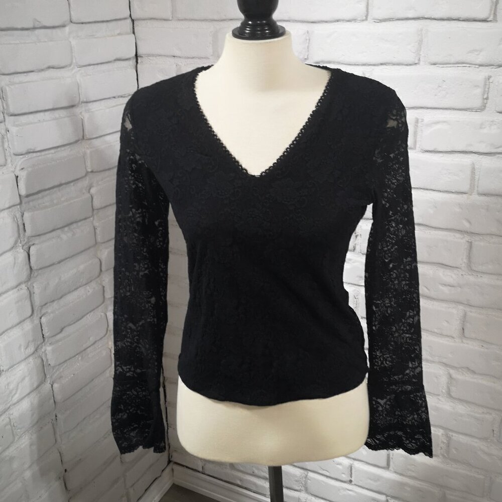 Studio London Ladies Size Medium Black Lace V-neck Fitted Top